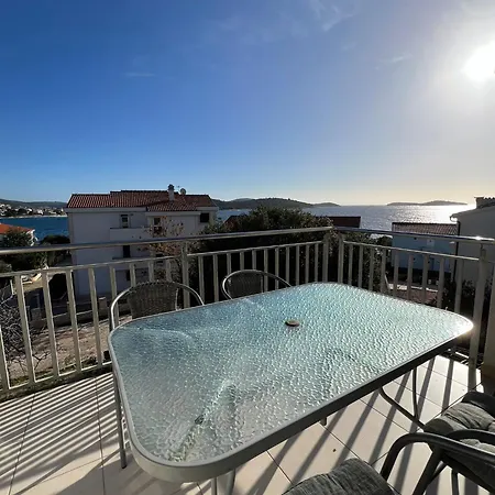 Ivica M. * Rogoznica (Sibenik-Knin)