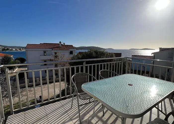 Ivica M. * Rogoznica (Sibenik-Knin)