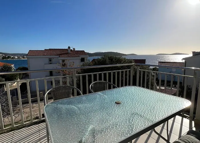 Ivica M. * Rogoznica (Sibenik-Knin)